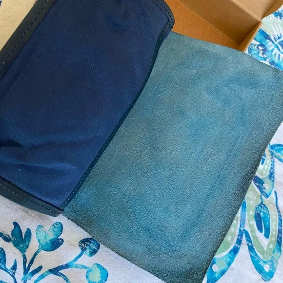 Sassy" Old Trend Nomad Organizer Wallet, Navy, (NEW) w Box) - Picture 9 of 17